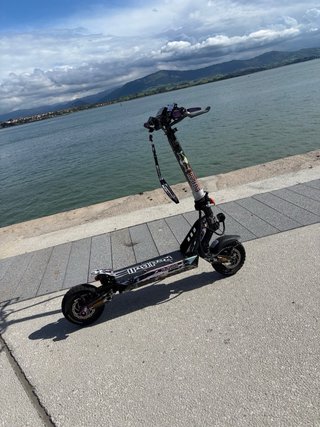 Patinete Eléctrico Red Bull