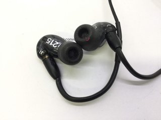 in-ear shure se215