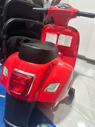 Moto Eléctrica Infantil Vespa Roja