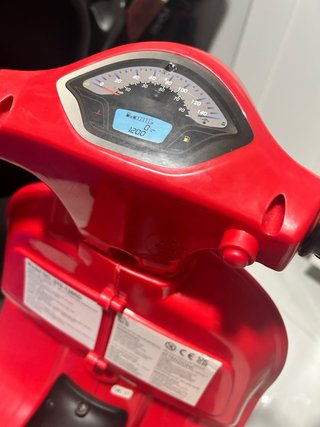 Moto Eléctrica Infantil Vespa Roja
