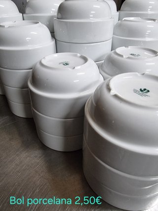 Cazuelas barro, cuencos, platos, tarrinas, jarras