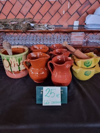Cazuelas barro, cuencos, platos, tarrinas, jarras