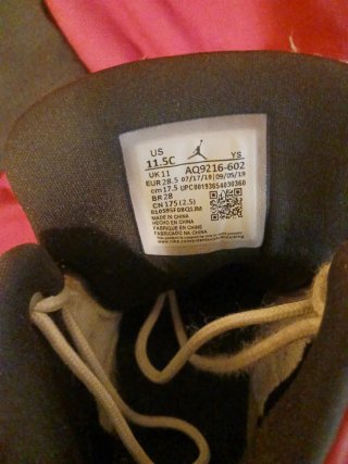 Zapatillas Jordan niño rojas y blancas talla 28.5