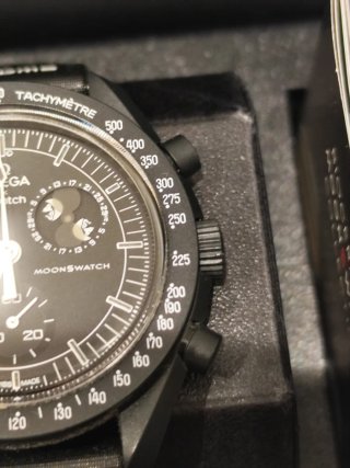 Omega x Swatch Moonswatch Snoopy