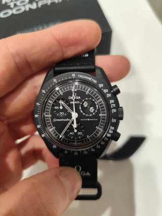 Omega x Swatch Moonswatch Snoopy