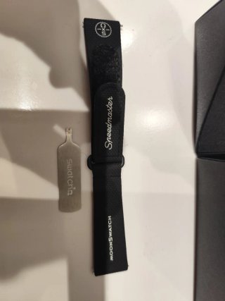 Omega x Swatch Moonswatch Snoopy