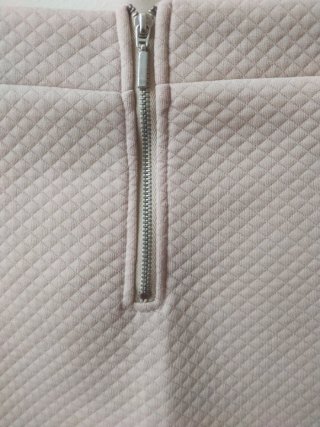 Falda acolchada beige rombos piqué Stradivarius