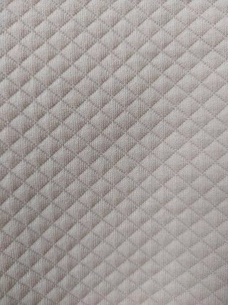 Falda acolchada beige rombos piqué Stradivarius