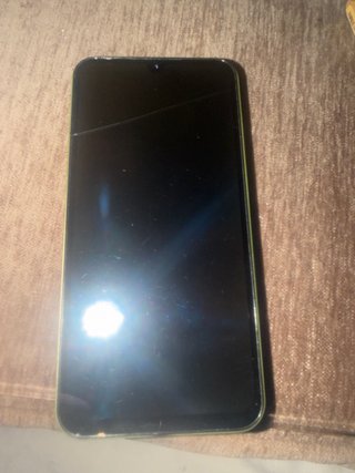 Samsung Galaxy A15 nuevo amarillo cn pequeña raja