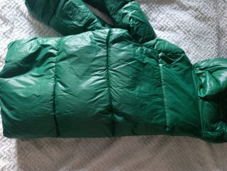 Cazadora verde con capucha
