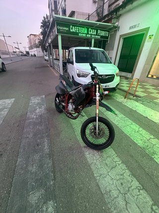 Rieju RR Supermotard Negra y Roja