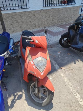 Honda Dylan 125 averiada