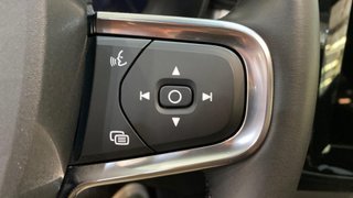 VOLVO XC40 2.0 B3 MHEV PLUS DARK DCT 5P