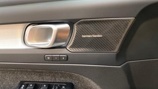 VOLVO XC40 2.0 B3 MHEV PLUS DARK DCT 5P