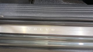 VOLVO XC40 2.0 B3 MHEV PLUS DARK DCT 5P