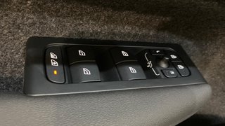 VOLVO XC40 2.0 B3 MHEV PLUS DARK DCT 5P