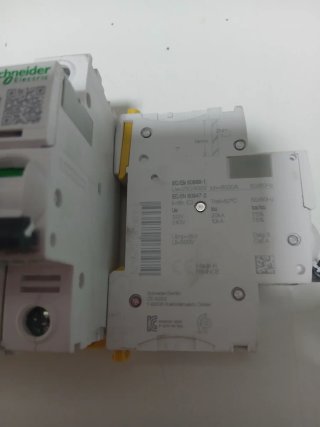 7-Interruptores Termomagnéticos Schneider A9F74116