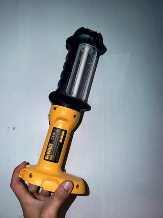 Linterna DeWalt Potente DCB237
