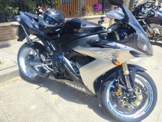 Yamaha R1 Sportbike edicion limitada Negra y Plat