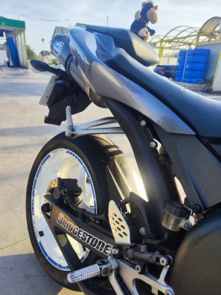 Yamaha R1 Sportbike edicion limitada Negra y Plat
