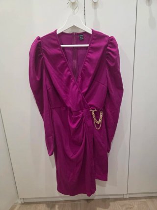 Vestido evento fucsia SHEIN cadena dorada