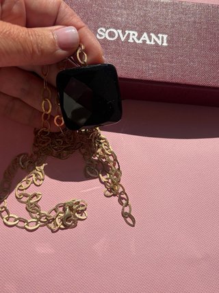 Collar Sovrani con colgante negro y cadena dorada