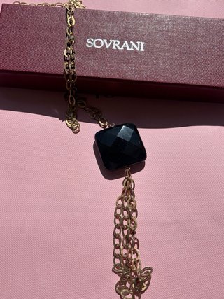 Collar Sovrani con colgante negro y cadena dorada