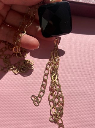 Collar Sovrani con colgante negro y cadena dorada