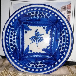 Plato antiguo de masises en azul colbato