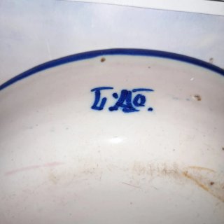 Plato antiguo de masises en azul colbato