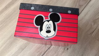 Caja Mickey Mouse Disney. Perfil solidario