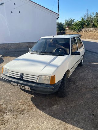 Peugeot 205 GR