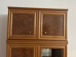 Mueble de salón madera y cristal