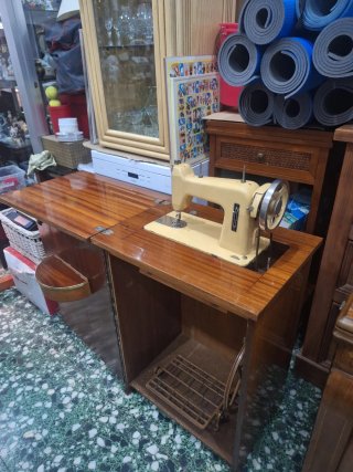 Máquina de coser Wertheim vintage