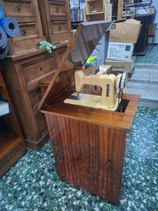 Máquina de coser Wertheim vintage