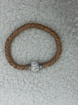 Pulsera magnética con abalorio brillante