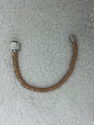 Pulsera magnética con abalorio brillante