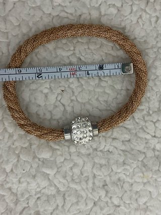 Pulsera magnética con abalorio brillante