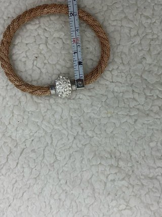 Pulsera magnética con abalorio brillante