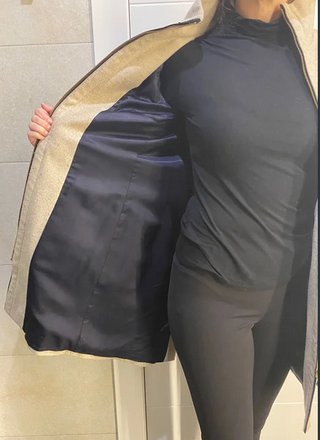 Abrigo tipo levita color beige de Zara. Talla S.