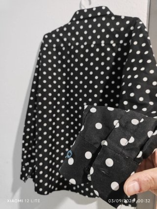 Camisa negra lunares manga larga
