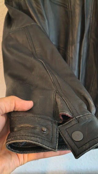 Vintage 80s-90 Black Genuine Leather Bomber Jacket