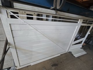 Puerta garaje lamas aluminio peatonal