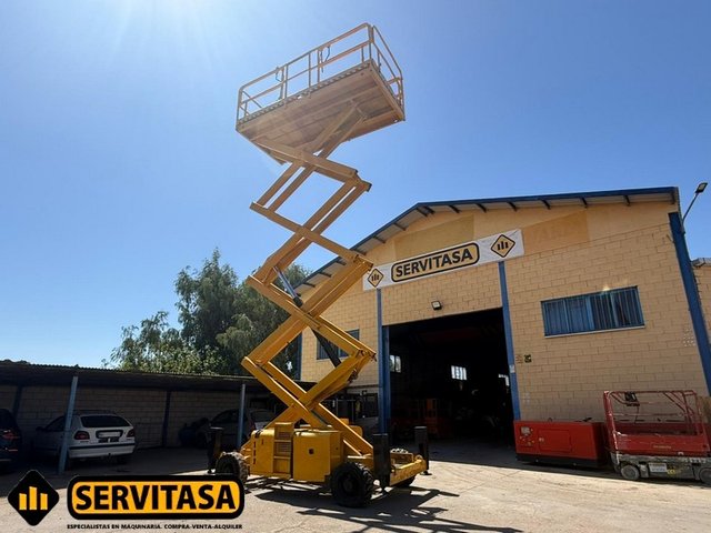 PLATAFORMA DE TIJERA DIESEL 15 METROS