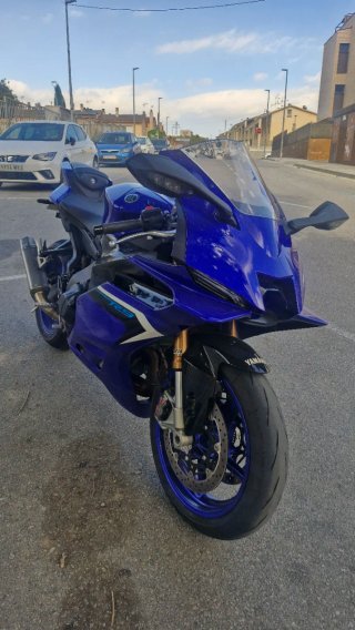 Yamaha R9 2025