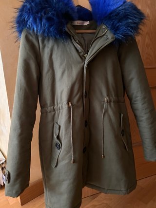 Abrigo K-Nell verde con capucha azul. Talla T 2 (