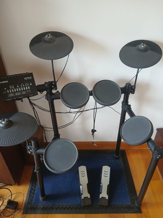 Batería Electrónica Yamaha DTX402