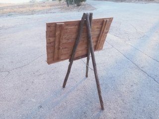 Trípode de madera para exhibición