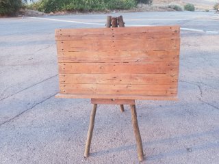 Trípode de madera para exhibición