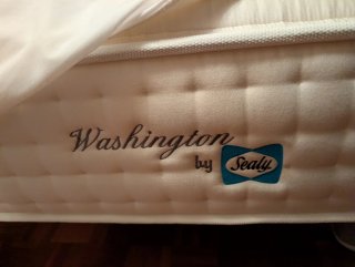Colchón Sealy Washington de tela blanco